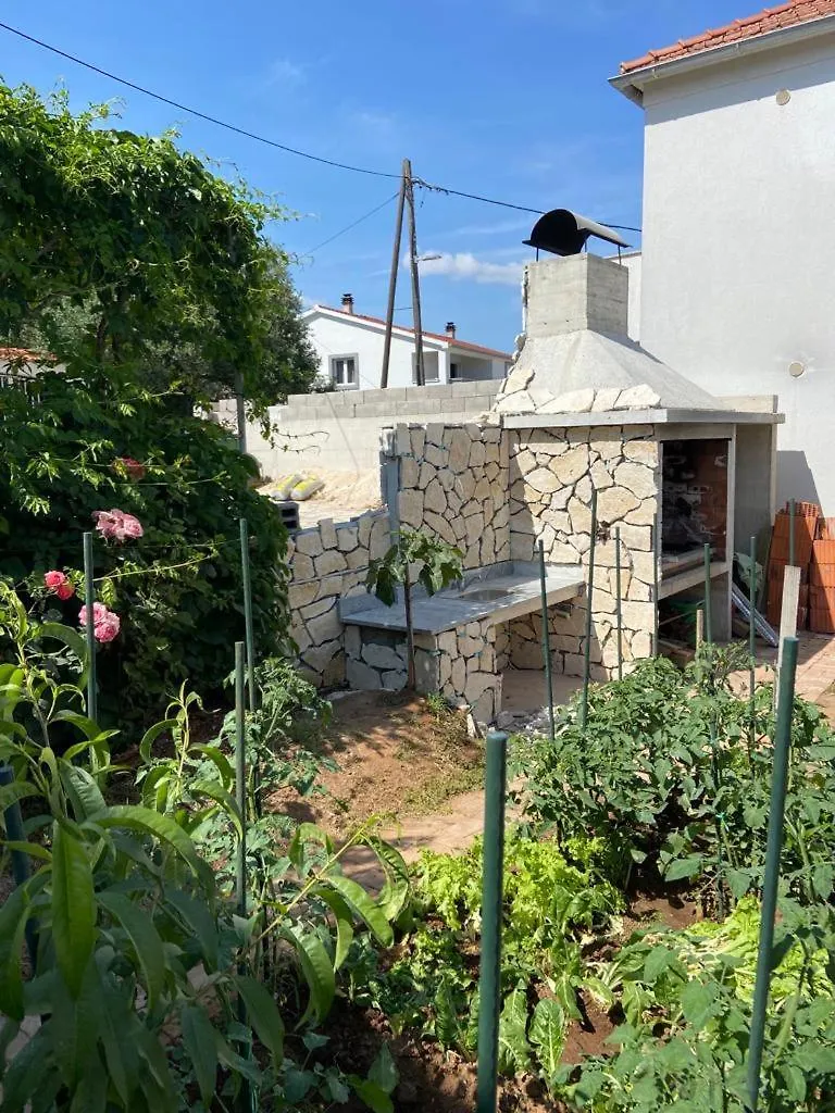 Apartments Sucur Preko